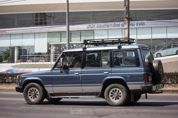 Soukromé Mitsubishi Pajero Suv auta. — Stock fotografie