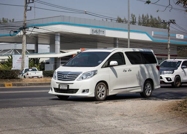 Van de lujo privado Toyota Alphard — Foto de Stock