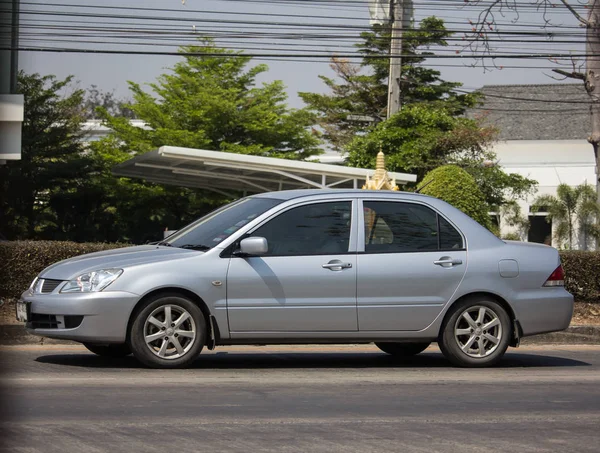 Privat bil, Mitsubishi Lancer. — Stockfoto
