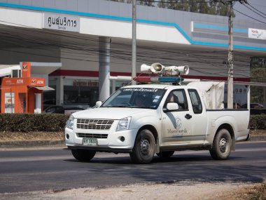 Güçlü amplifikatörler ve kamyonet hoparlörü