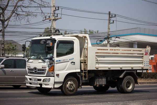 私营日野自卸车. — 图库照片