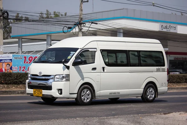 Privé Toyota commuter van. — Stockfoto