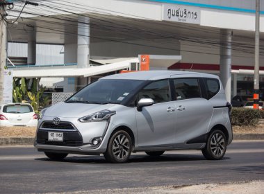  Toyota Sienta Mini Mpv Van. 