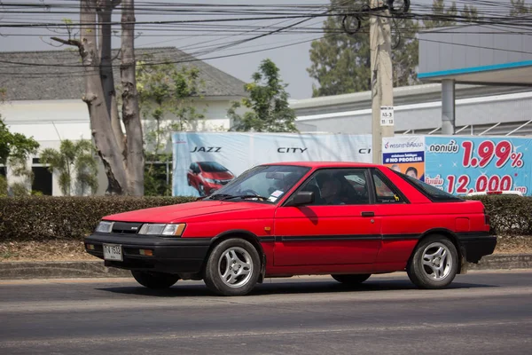 Приватне старого автомобіля Nissan Sentra купе. — стокове фото