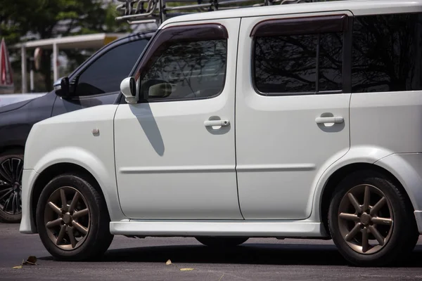 Privé Nissan Cube Mini van. — Stockfoto