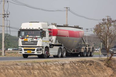 Phadungrit şirketin çimento kamyonu