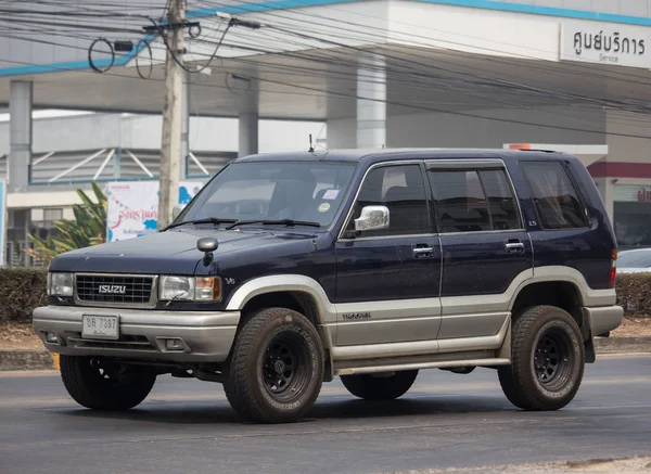 Prywatny samochód, Isuzu Trooper. — Zdjęcie stockowe