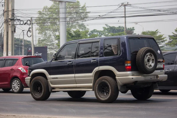 Prywatny samochód, Isuzu Trooper. — Zdjęcie stockowe