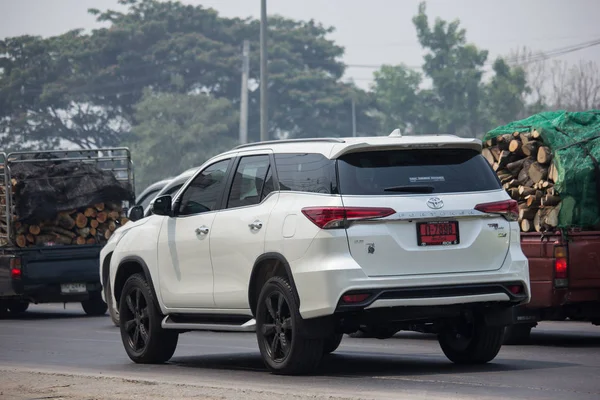 Coche privado Toyota Fortuner Suv . — Foto de Stock