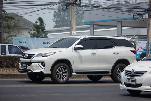 Coche privado Toyota Fortuner Suv . — Foto de Stock