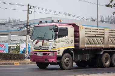 Thanachai şirketinin damperli kamyon.