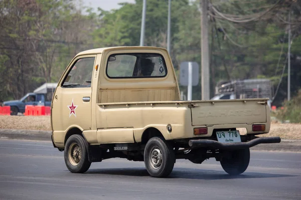 Prywatny Daihatsu stary samochód. — Zdjęcie stockowe