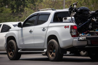 Özel araba, Mitsubishi Triton kamyonet.