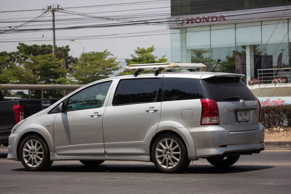 Mpv soukromé auto, Toyota přát — Stock fotografie