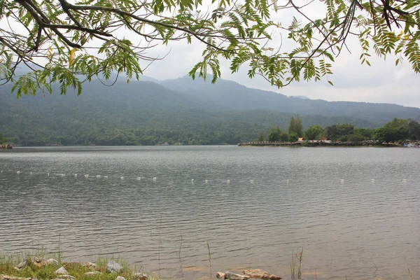 Lago Huay Tung Tao en Chiang Mai —  Fotos de Stock