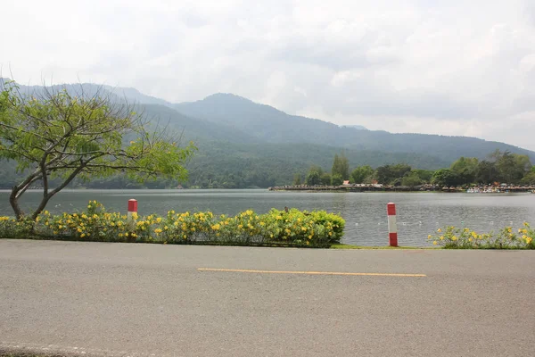 Lago Huay Tung Tao en Chiang Mai —  Fotos de Stock