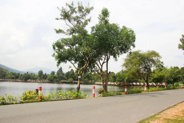 Huay Tung Tao Lake em Chiang Mai — Fotografia de Stock