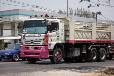 Thanachai şirketinin damperli kamyon.