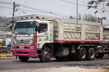 Thanachai şirketinin damperli kamyon.