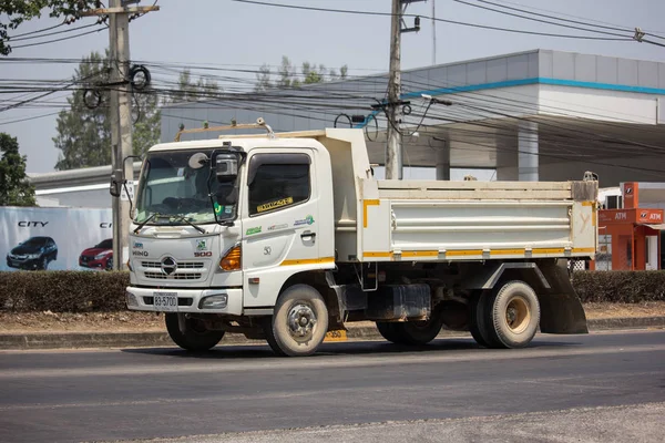 Caminhão basculante Hino privado . — Fotografia de Stock