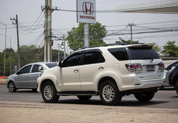 Prywatnego Toyota Fortuner Suv samochód. — Zdjęcie stockowe