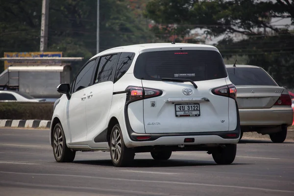 Toyota Sienta Mini Mpv Van. — Foto de Stock