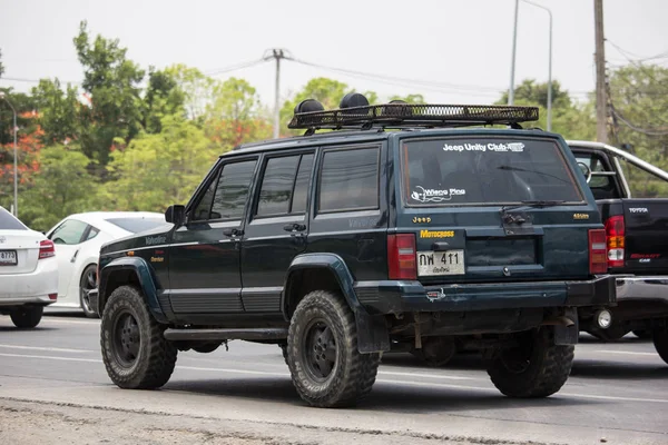 Prywatnych jeep 4 x 4 Cherokee samochód. — Zdjęcie stockowe