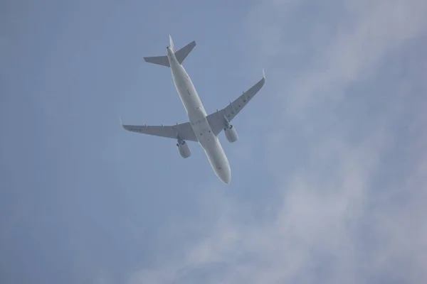 Airbus A320-200 de China Eastern Airline . — Photo