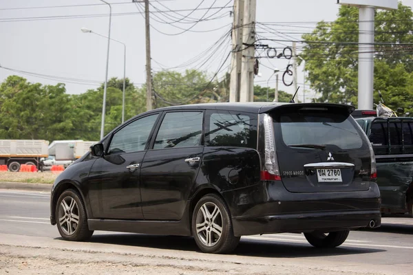 Coche Van privado, Mitsubishi Space Wagon — Foto de Stock