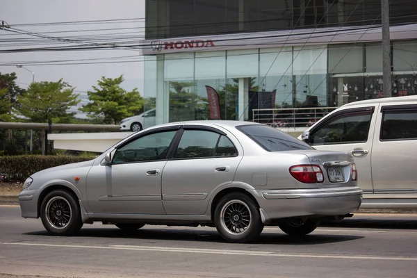 Prywatny stary samochód Nissan Sunny — Zdjęcie stockowe
