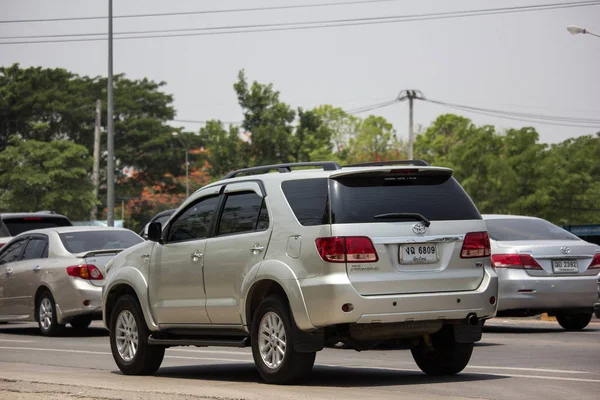 Prywatnego Toyota Fortuner Suv samochód. — Zdjęcie stockowe