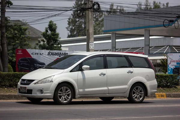 Privat Van bil, Mitsubishi Space Wagon — Stockfoto