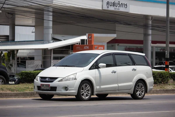 Voiture privée Van, Mitsubishi Space Wagon — Photo