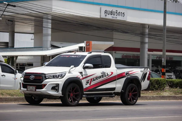 Prywatnych pickupa samochodu Toyota Hilux Revo — Zdjęcie stockowe