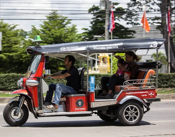 Tuk tuk taxi chiangmai Serviço na cidade e ao redor . — Fotografia de Stock