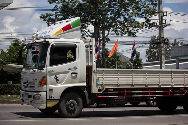 Privé Hino lading vrachtwagen. — Stockfoto