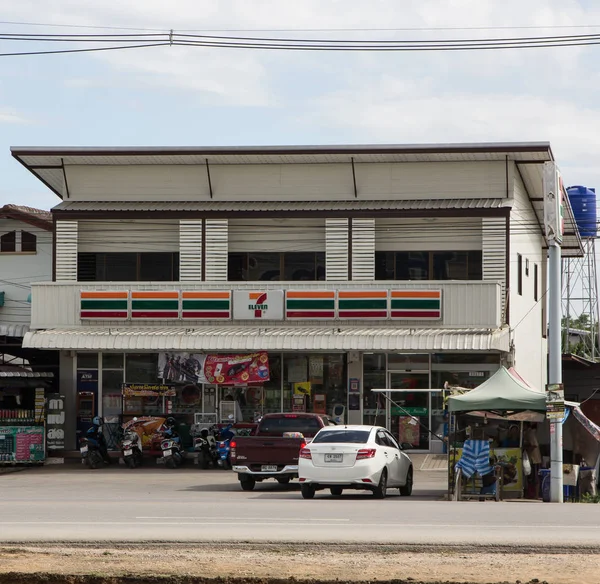 Loja 7-11. Localização na estrada no121 . — Fotografia de Stock