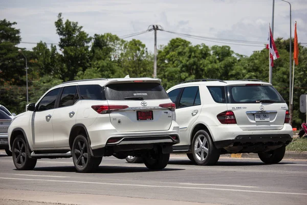 Coche privado Toyota Fortuner Suv . — Foto de Stock