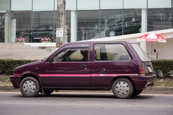 Privates kleines Stadtauto, daihatsu mira. — Stockfoto