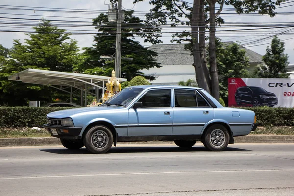 Privates altes Auto, Peugeot 505 gr — Stockfoto