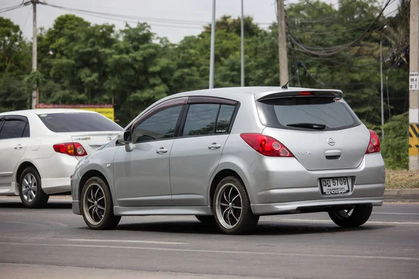 Privat bil, Nissan Tiida. — Stockfoto