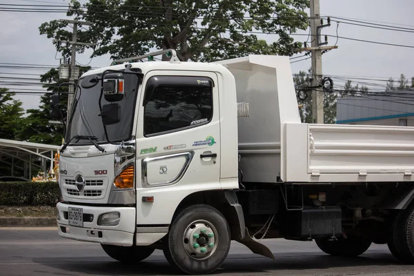 私营日野自卸车. — 图库照片