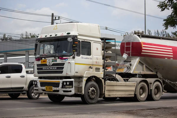 Caminhão de cimento da empresa Phadungrit — Fotografia de Stock