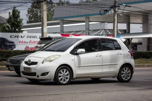 Частная автомобильная тойота Yaris Hatchback Eco Car — стоковое фото