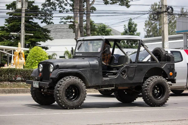 Stary samochód Jeep prywatne. — Zdjęcie stockowe