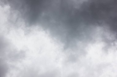 Karanlık fırtına gökyüzü bulutlar arka plan