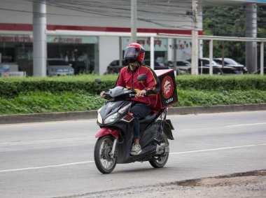 Teslimat hizmeti adam yolculuk bir Motercycle Pizza Hut şirket. 