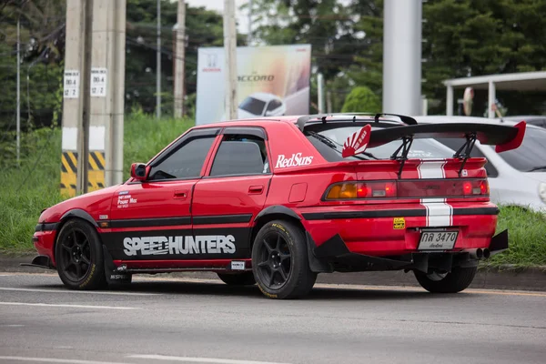 Prywatny stary samochód Mazda 323 Astina — Zdjęcie stockowe