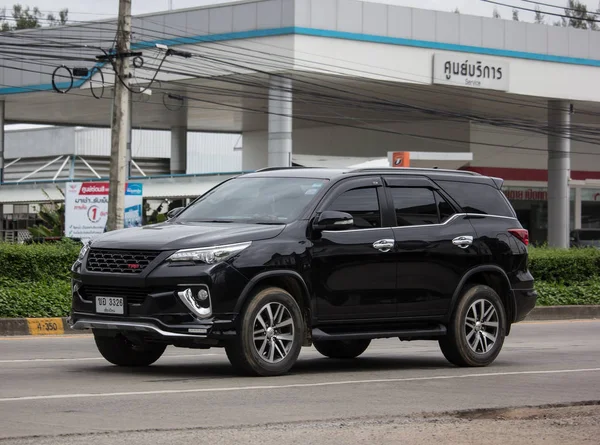 Coche privado Toyota Fortuner Suv . — Foto de Stock