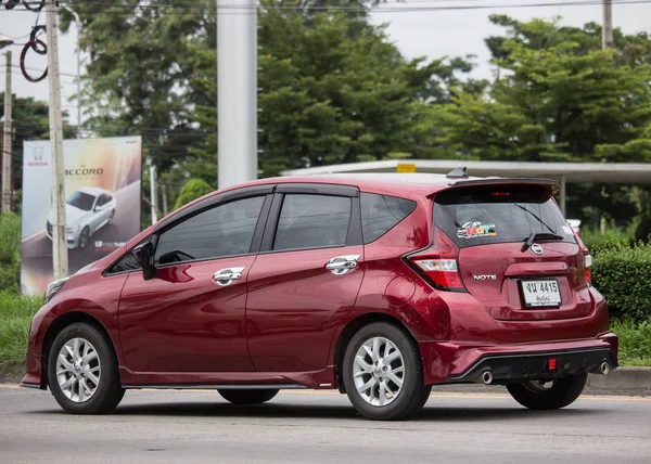 Nuevo coche ecológico Nissan Note . — Foto de Stock